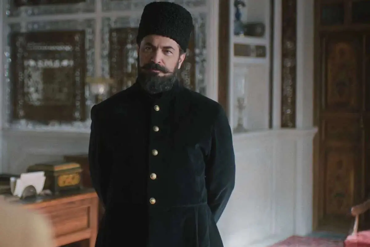 بیوگرافی بازیگران سریال سرخ و سیاه آیدا پناهنده؛ از پارسا پیروزفر تا علی شادمان بیوگرافی - بیوگرافی بازیگران سریال سرخ و سیاه آیدا پناهنده؛ از پارسا پیروزفر تا علی شادمان